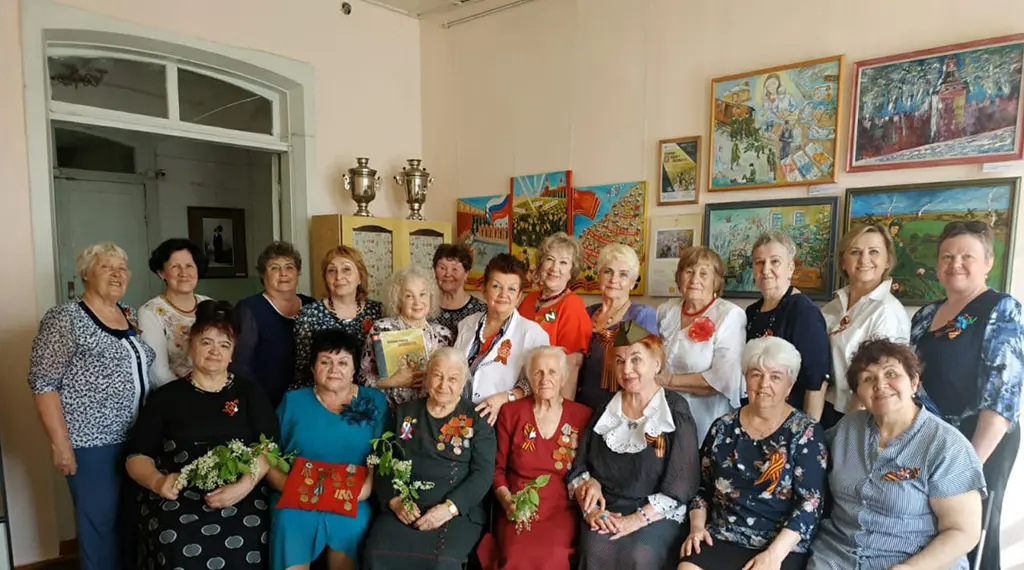 Презентация выставки «Живем, храним и помним!» в Центре наивного искусства «Сибирские просторы». 12 мая 2022 года